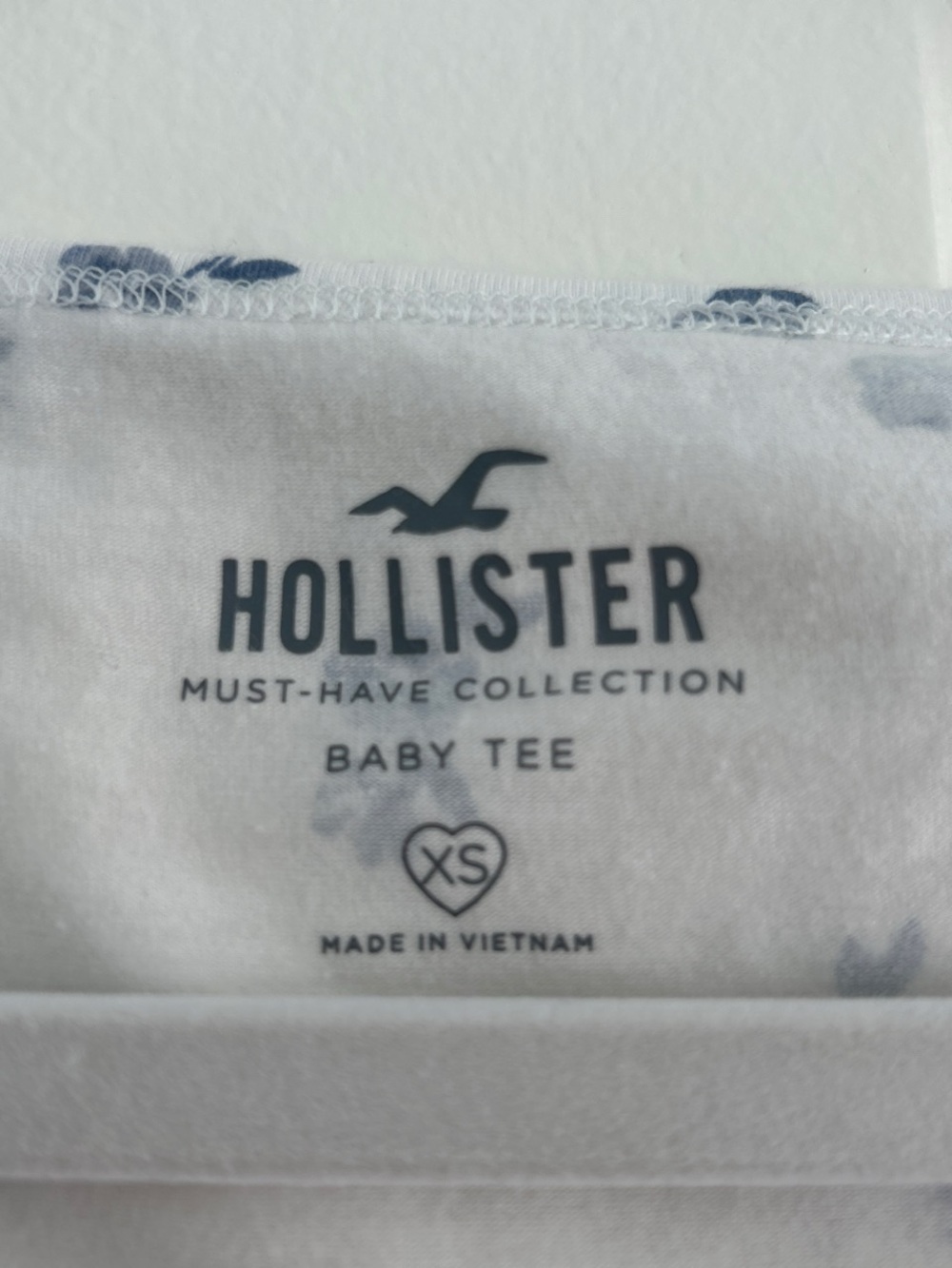 Hollister White Cropped Scoop Top with Blue Floral Print - Picture 3 of 4